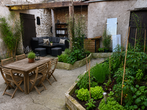    Maison de caractère rénovée,138 m², Cour, Dépendances 150m2 Maison - 6 pièce(s) - 138 m²
