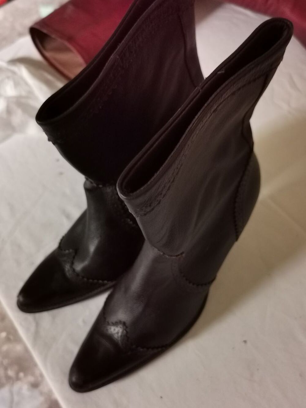 Botte marron cuir taille 40
Chaussures