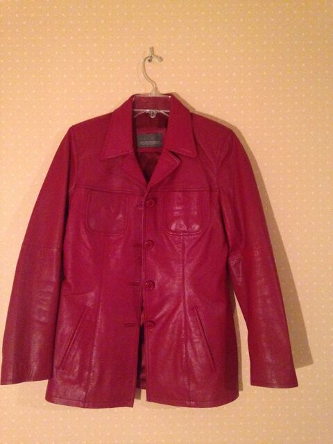 Veste en cuir rouge 38 20 Chtelaillon-Plage (17)