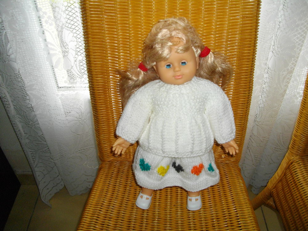 POUPEE (40 CM) AVEC SES VETEMENTS Jeux / jouets