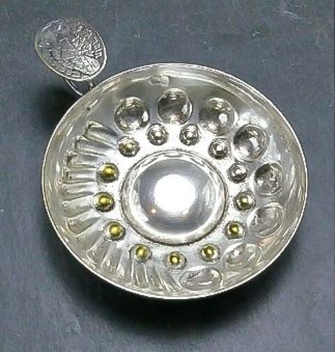 Tastevin en m�tal argent� ( 2 Poin�ons ).
30 Montargis (45)
