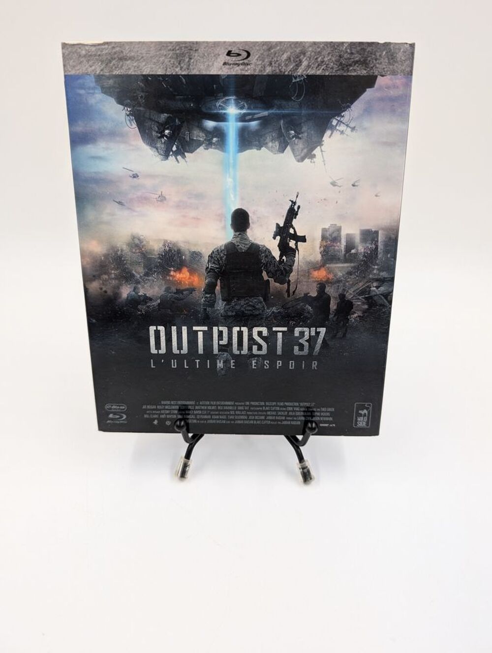 Film Blu-Ray Disc Outpost 37 en boite DVD et blu-ray