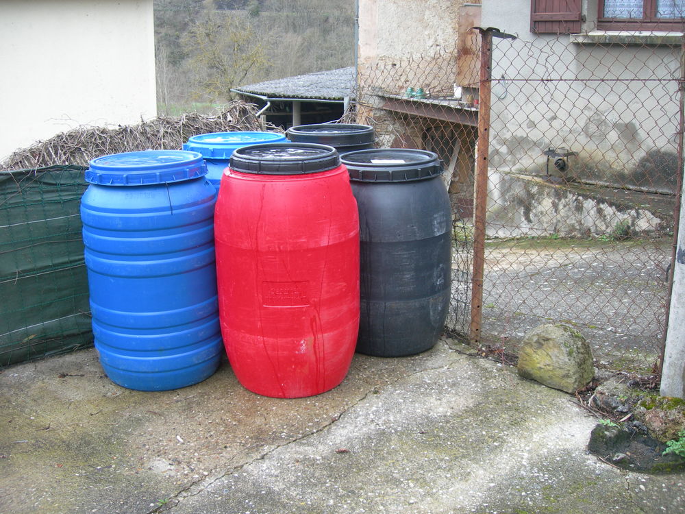 bidons P V C alimentaire de 200 litre avec couvercle &eacute;tanche Bricolage