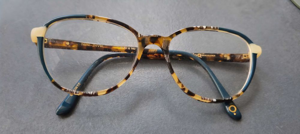 Lunettes de vue &eacute;caille. Marque Etnia Barcelona. TBE Bijoux et montres