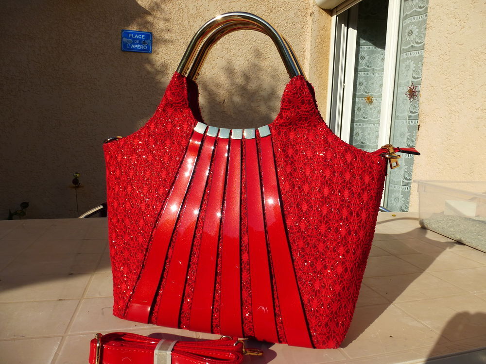 Sac &agrave; main neuf de couleur rouge Maroquinerie