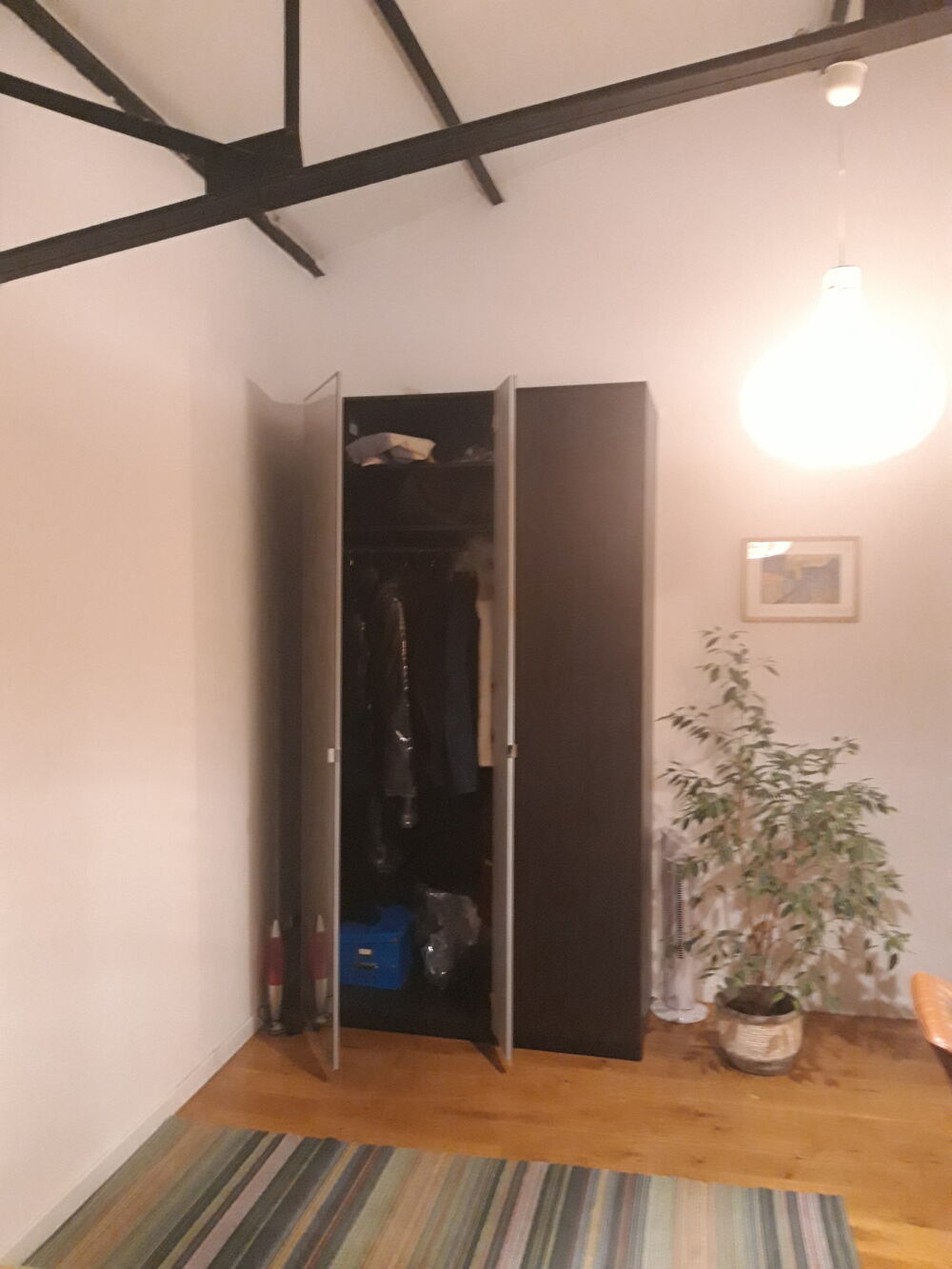 Armoire penderie IKEA 3 portes avec miroir, &eacute;tat neuf Meubles