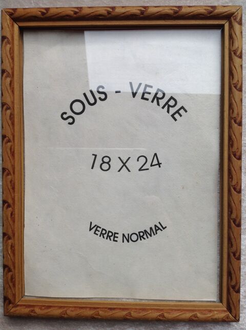 ENCADREMENT BOIS GRAV� SOUS-VERRE Envoi Possible
3 Tr�gunc (29)