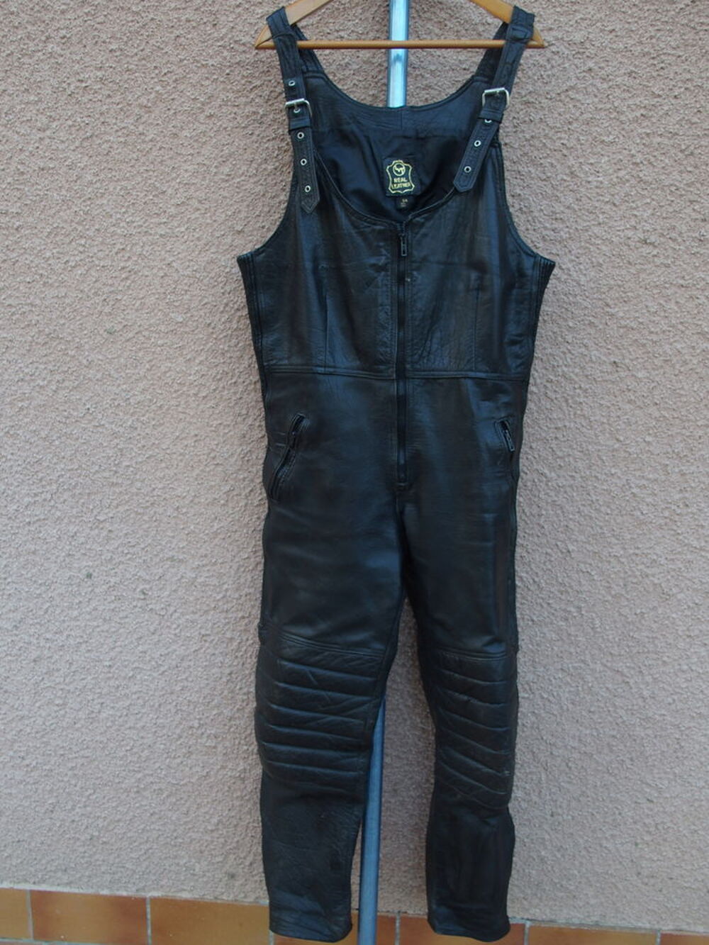 Salopette de motos cuir
T Vêtements