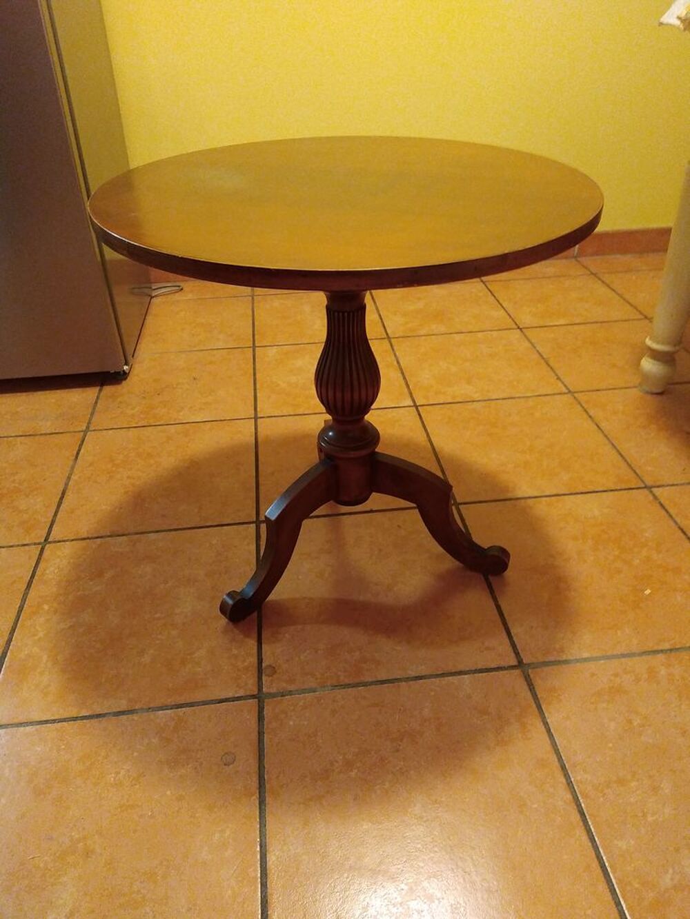 Table basse ronde. Meubles