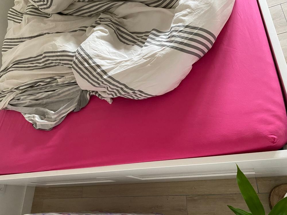 Cadre de lit 2 places IKEA avec rangements. Meubles