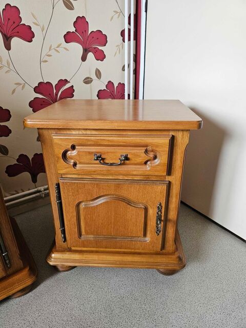 deux table de chevet en ch�ne 40 Morhange (57)