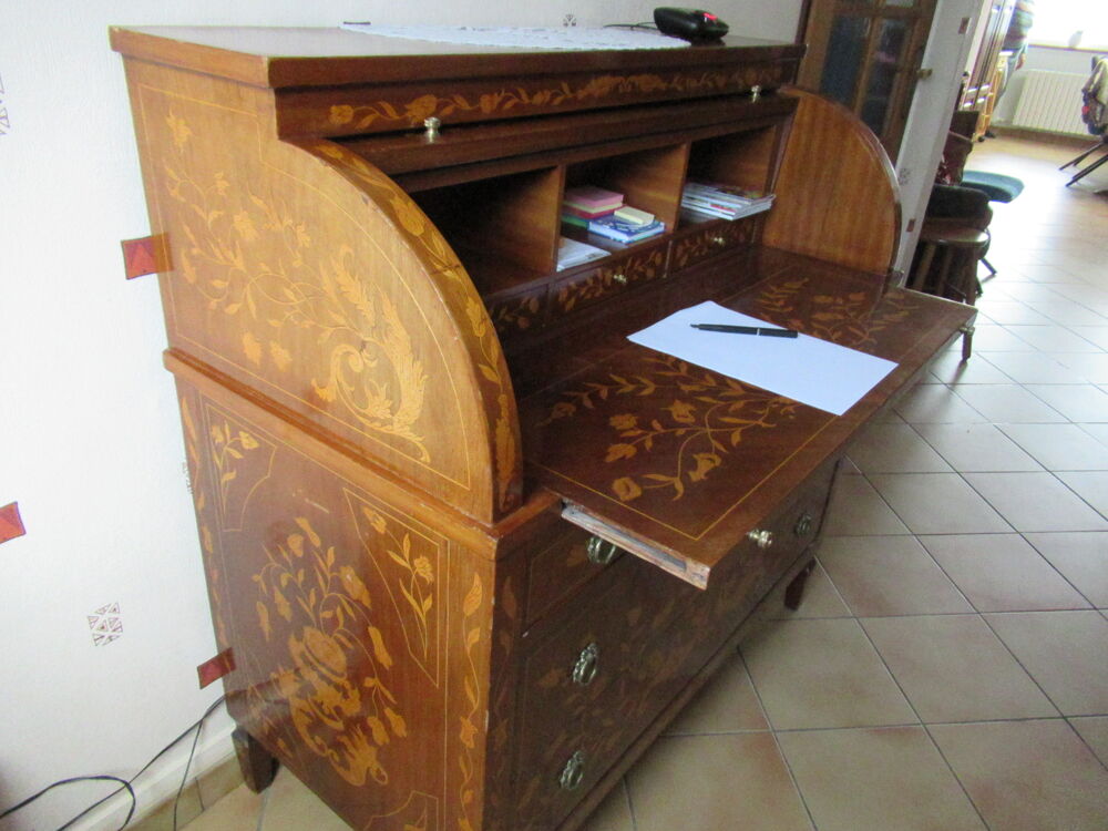 BUREAU Hollandais cylindre. 
Meubles