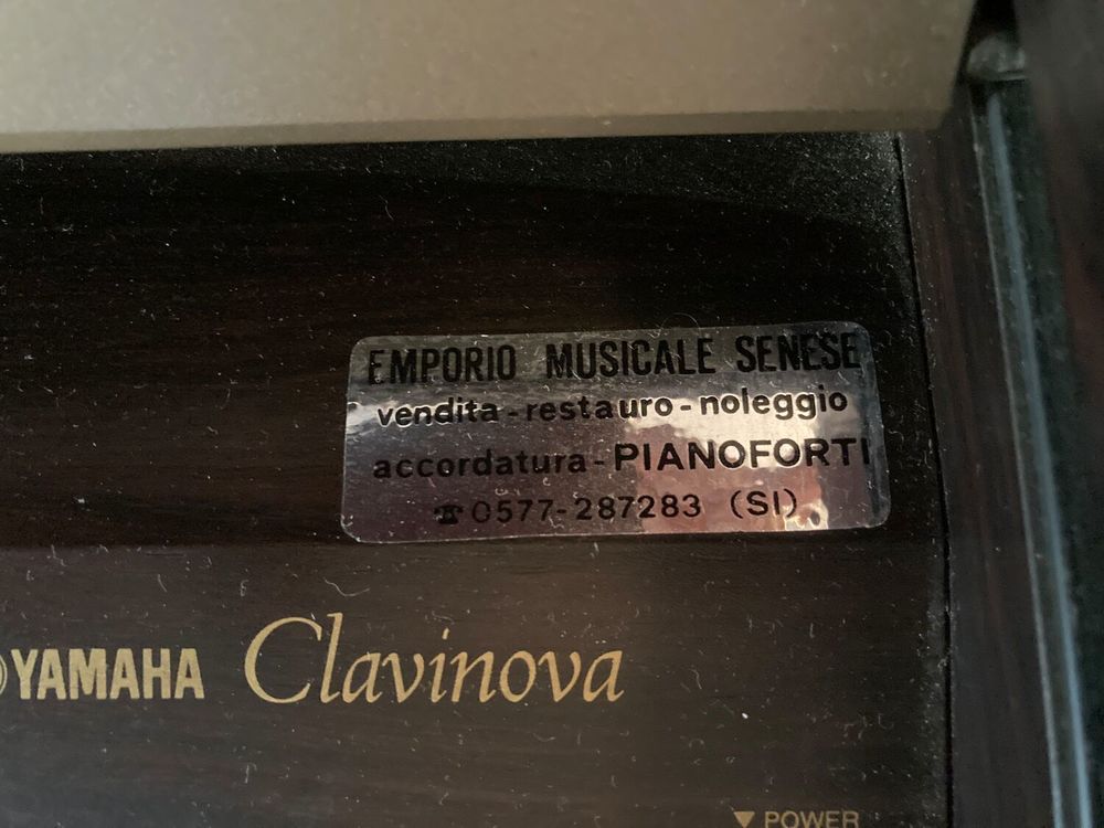 Clavichord clavinova de marque Yamaha Instruments de musique