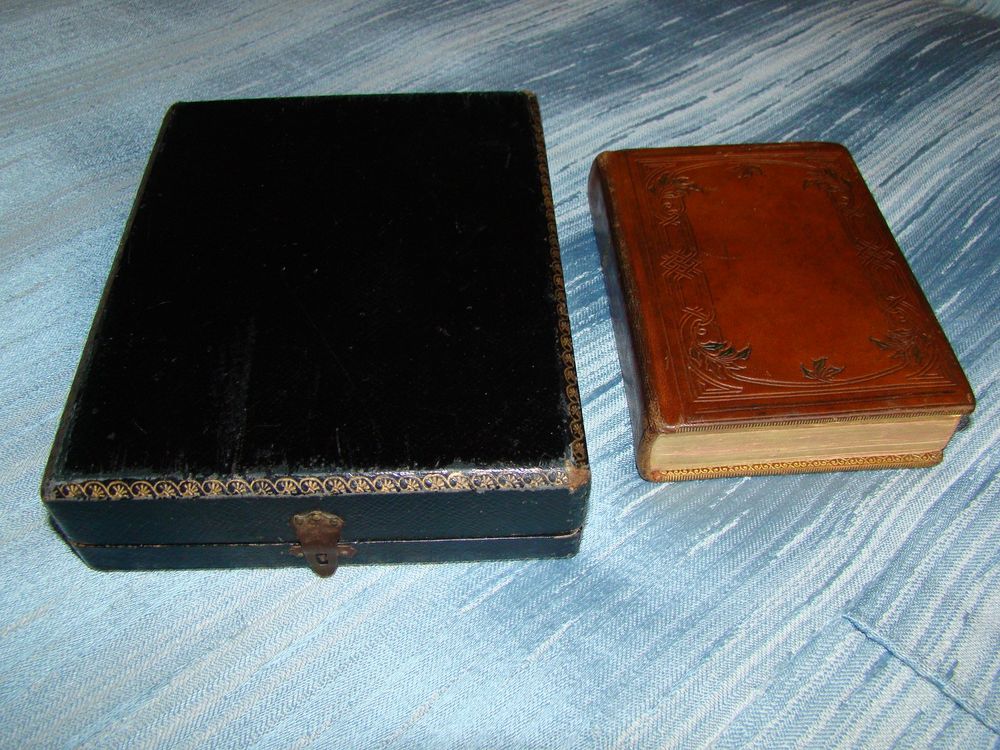Ancien missel romain + coffret - ann&eacute;es 1920
