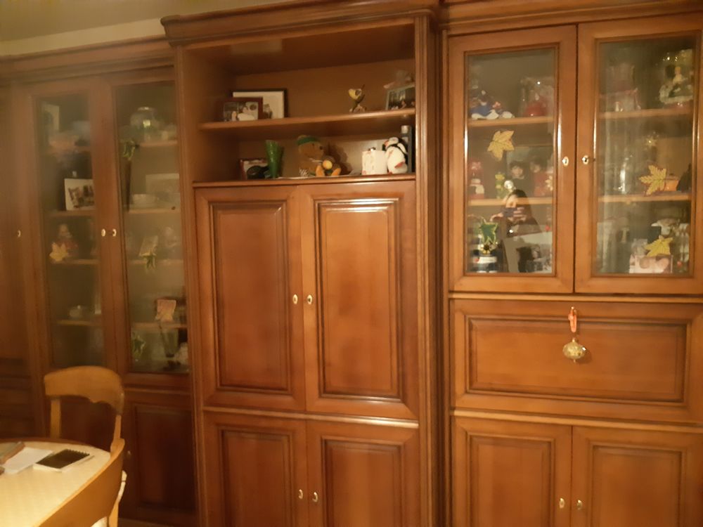 Armoire TV/vitrine en merisier. 
Meubles