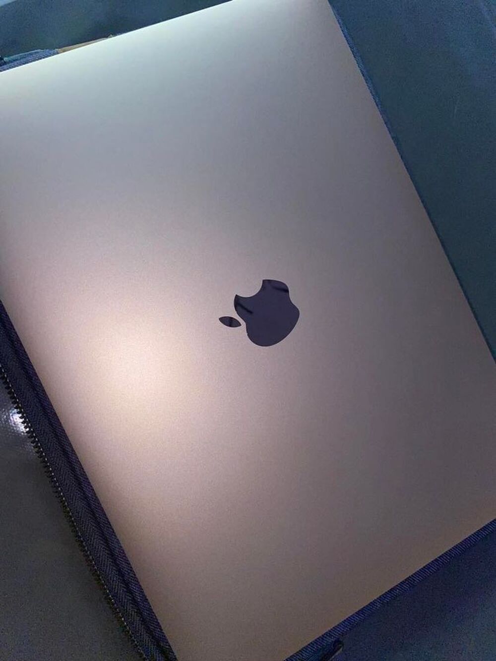 MacBook Air 2022 puce M1 8go 512go
Matériel informatique