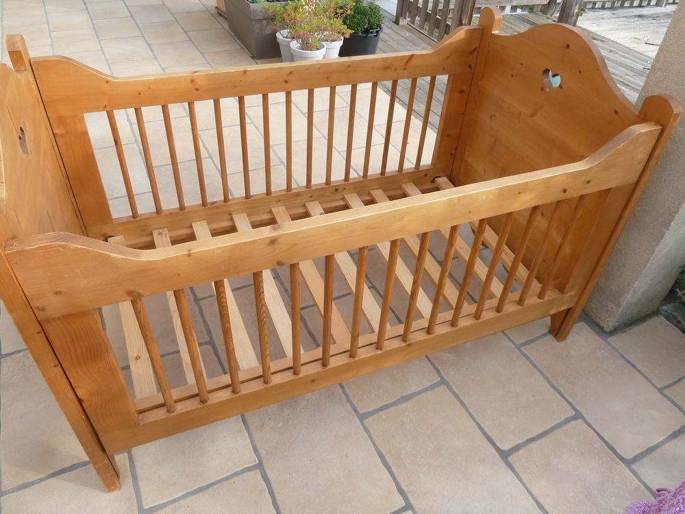 Lit b&eacute;b&eacute; pin anglais 70*140 Mobilier enfants