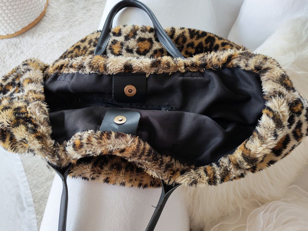 Sac besace femme fausse fourrure imprim&eacute; leopard Maroquinerie