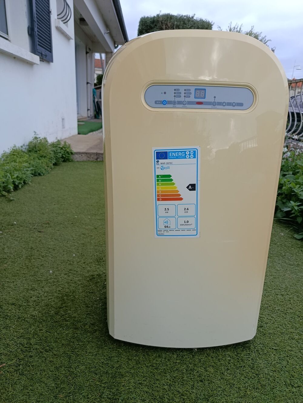 Climatiseur mobile beige Electroménager