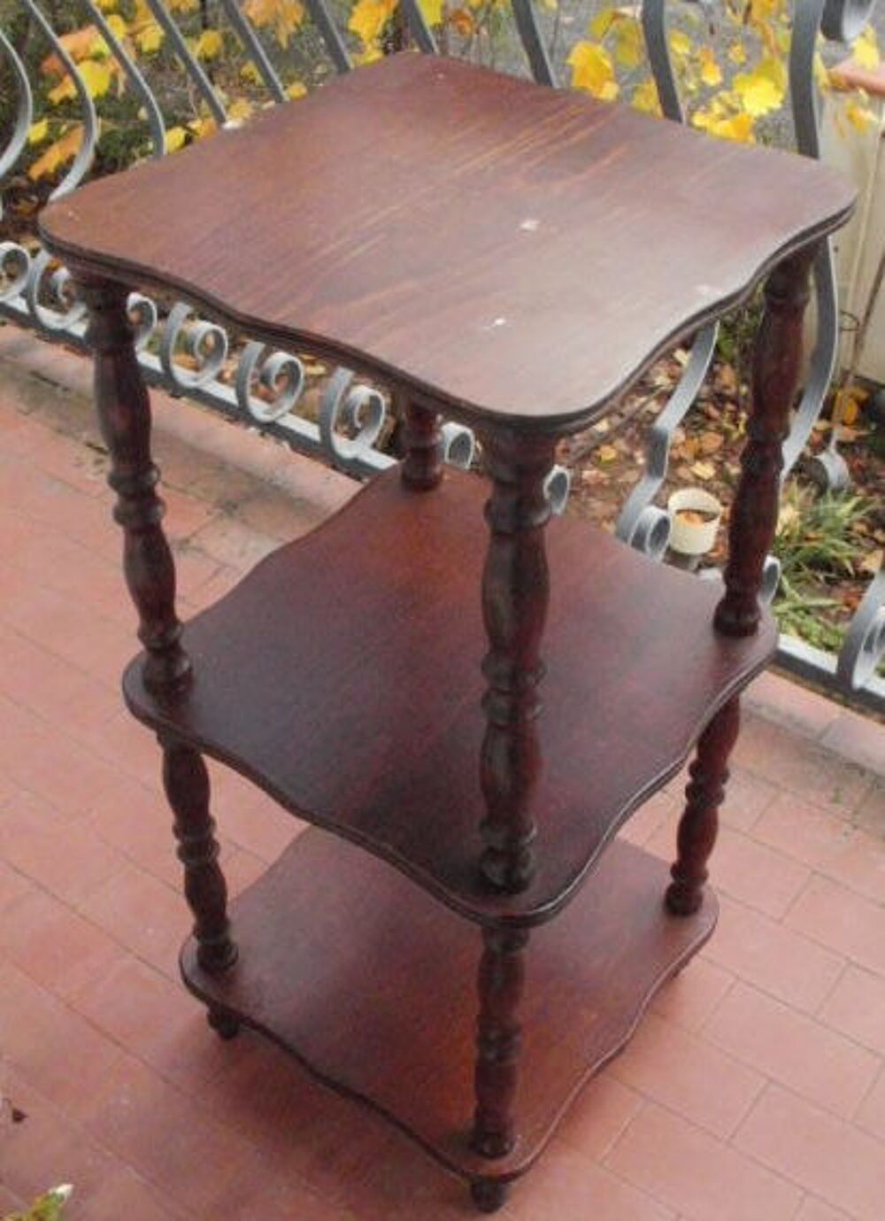 Console en bois, pieds tourn&eacute;s, 3 niveaux Meubles
