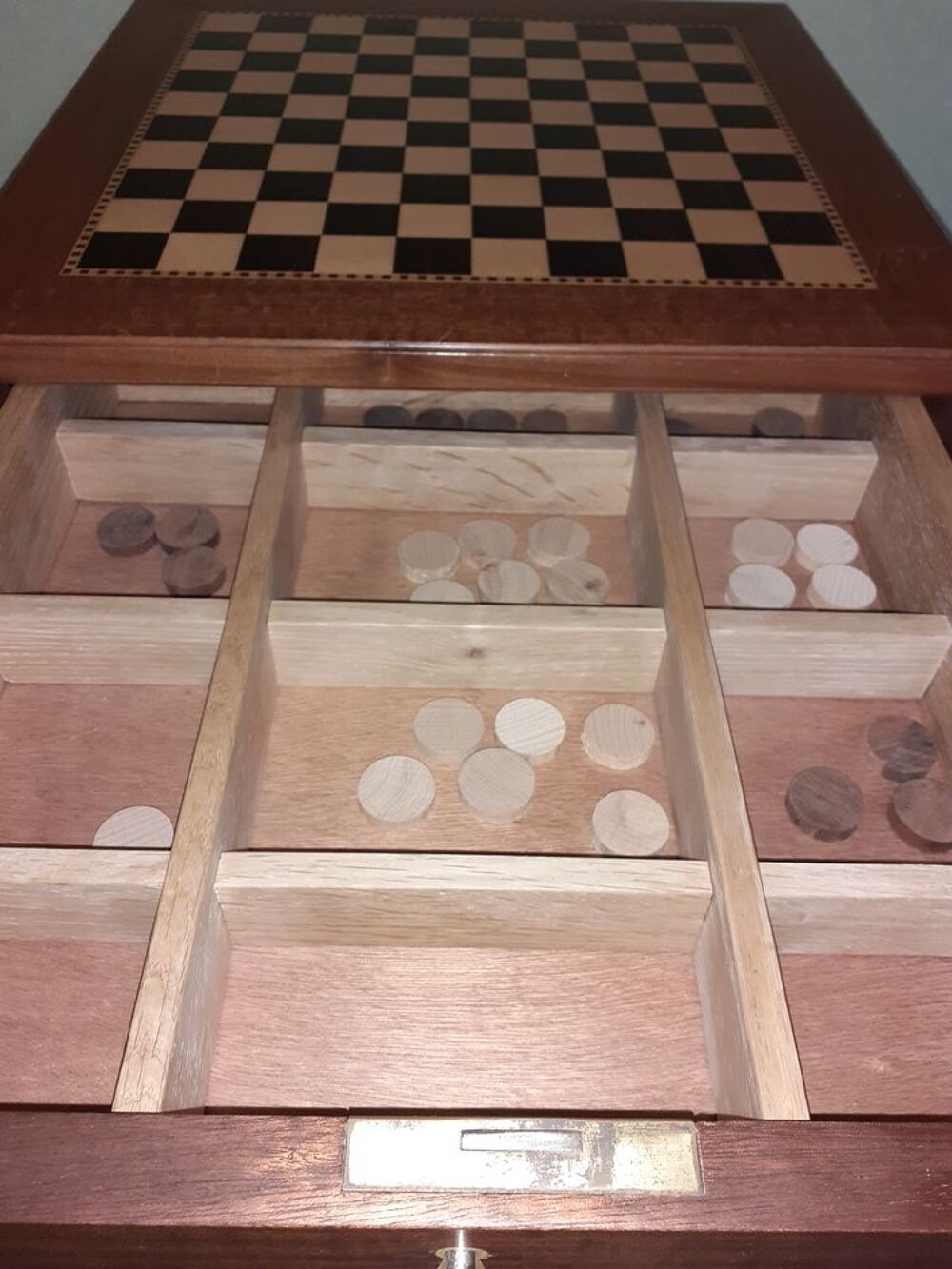 Un damier en bois Jeux / jouets