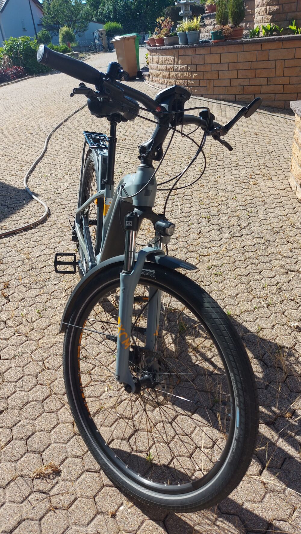 v&eacute;lo &agrave; assistance &eacute;lectrique CUBE Vlos