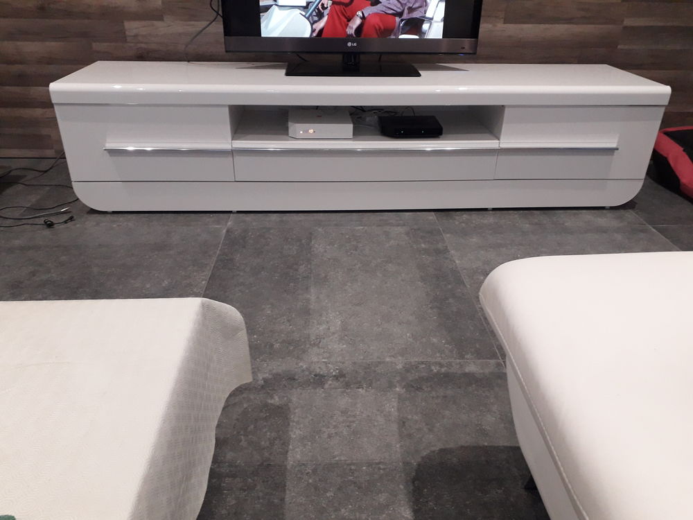 Meuble t&eacute;l&eacute; Meubles