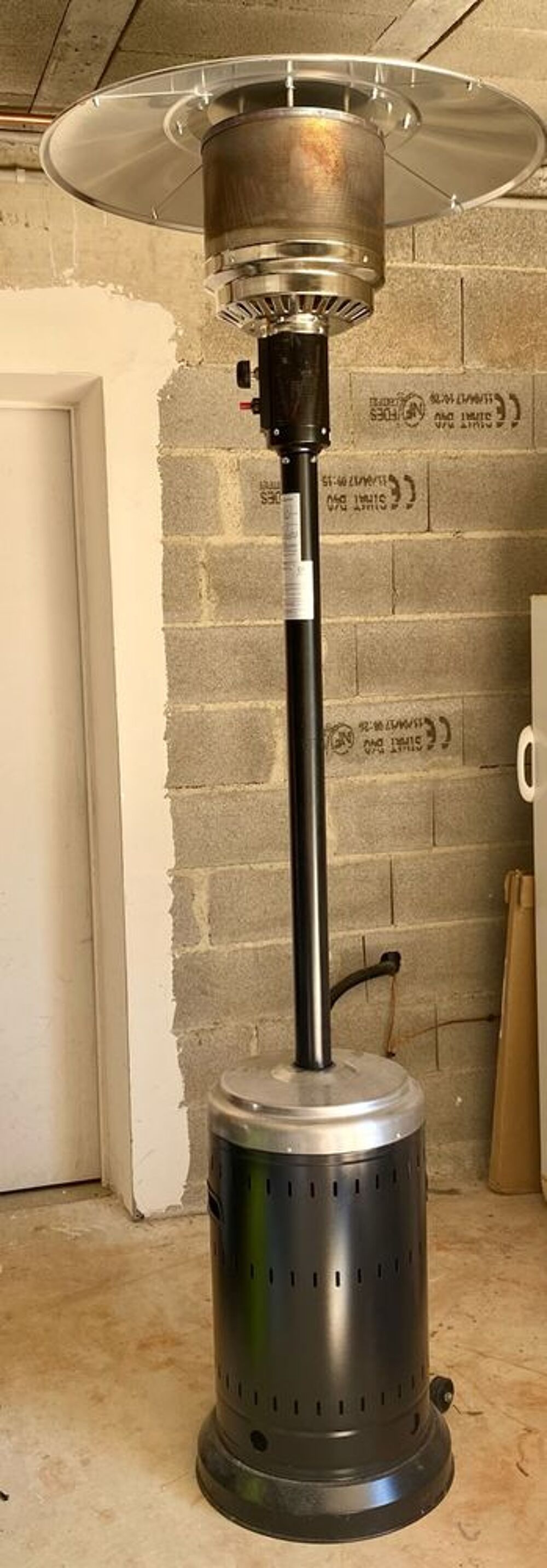 parasol chauffant acier inoxydable noir avec housse. Jardin