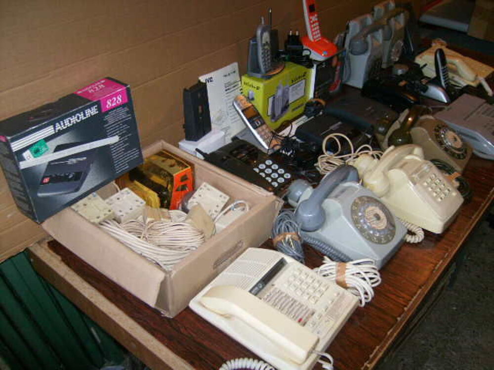 Collection de T&eacute;l&eacute;phones, modem, r&eacute;pondeurs-enregistreurs 