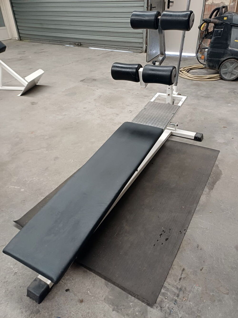 Banc &agrave; abdominaux Mat&eacute;riel PANATTA SPORT en bon &eacute;tat Sports