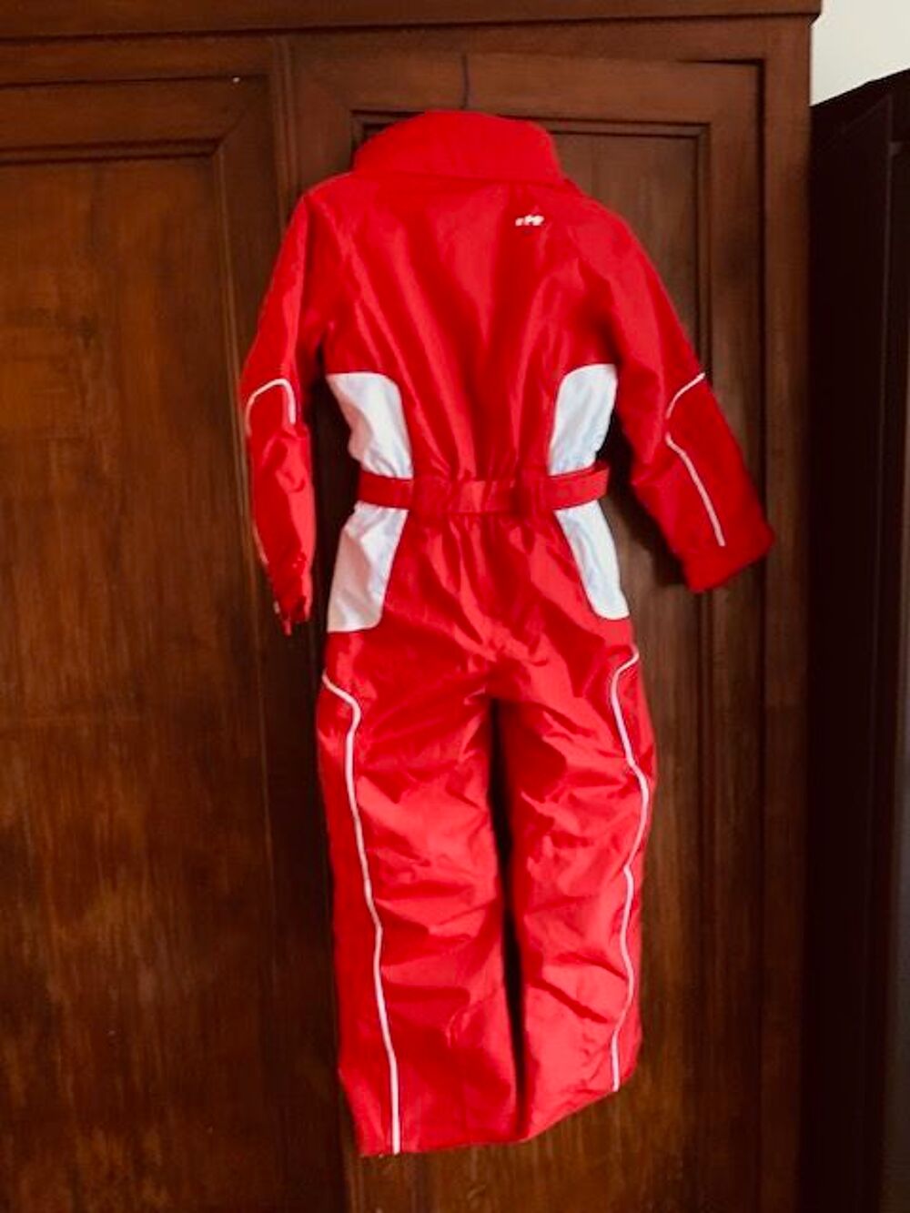 ARE
COMBINAISON DE SKI FILLE OU GARCON.
COULEUR ROUGE Vêtements enfants