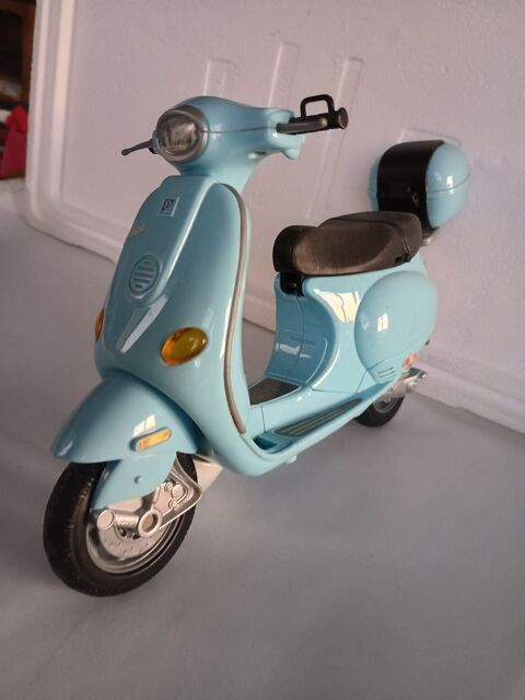 Scooter VESPA BARBIE de 2002 10 Agincourt (54)