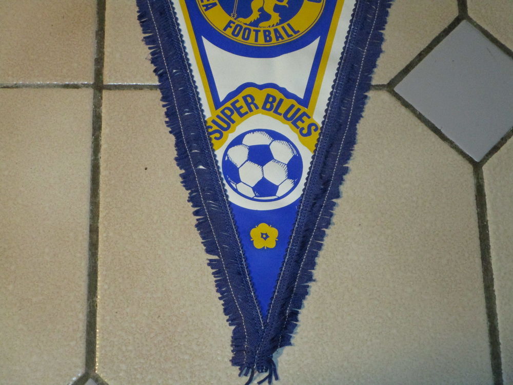 VIEUX FANION FOOTBALL"CHELSEA FOOTBALL CLUB" LOT 22C23 