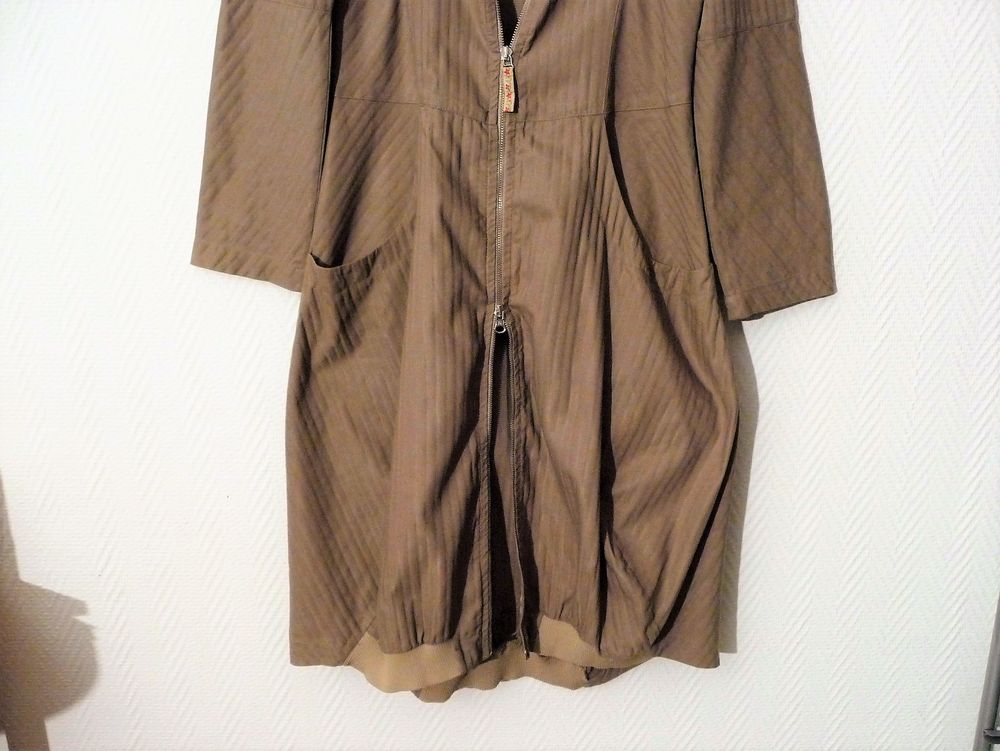 Veste Cintr&eacute;e Longue et L&eacute;g&egrave;re Beige &agrave; Manches Longues- Deca Vêtements