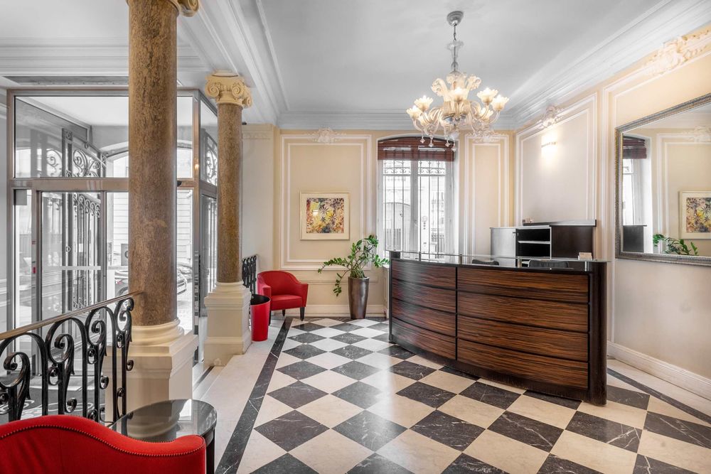   Trouvez un espace de bureau à Paris George V  pour 3 personnes où tout est pris en charge Paris 8