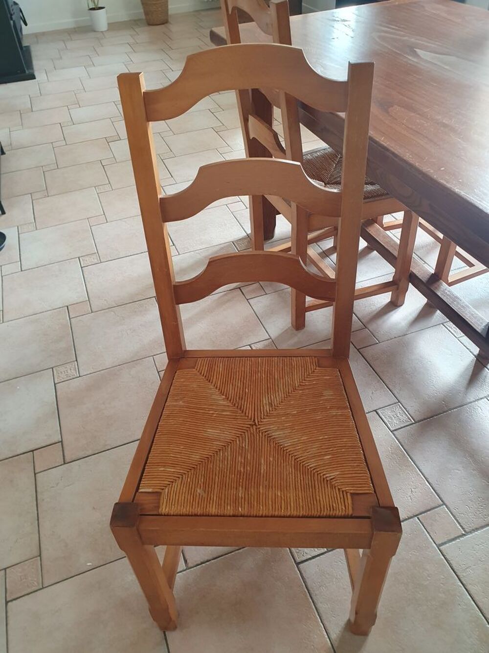 Buffet, table et quatre chaises Meubles