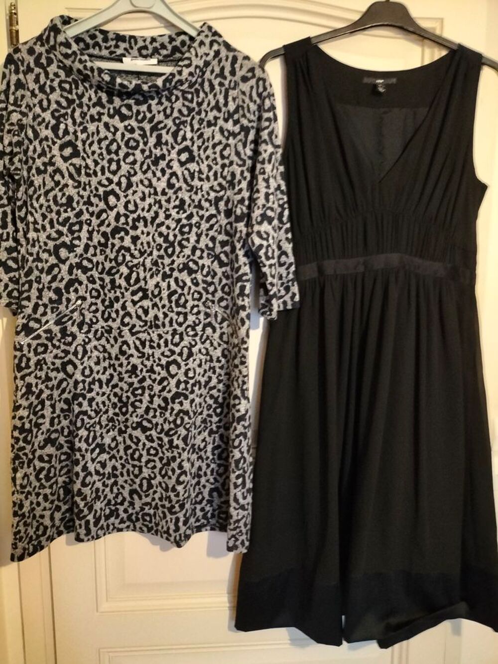 ESCARPINS NOIRS ET ROBES RN TR&Egrave;S BON &Eacute;TAT. Vêtements
