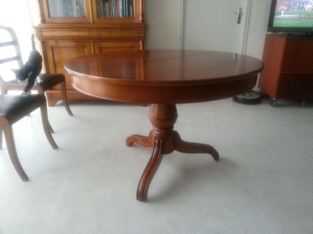 Tr&egrave;s belle table Louis Philippe en merisier massif Meubles