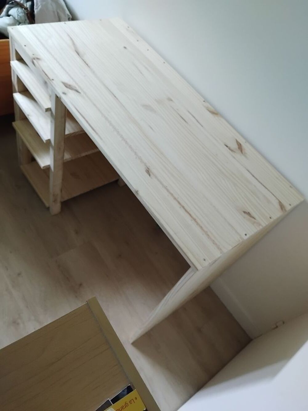 Bureau en pin artisanal Meubles