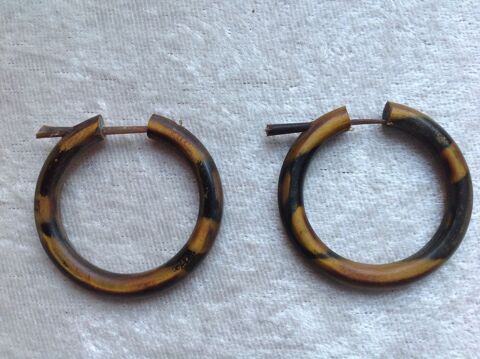 BOUCLES ANNEAUX ETHNIQUE TRIBAL EN MATI�RE NATURELLE Envoi P 7 Tr�gunc (29)