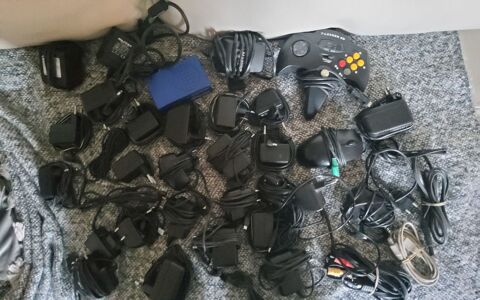 Anciens chargeurs tlphones portables et cbles divers 10 Le Me-sur-Seine (77)