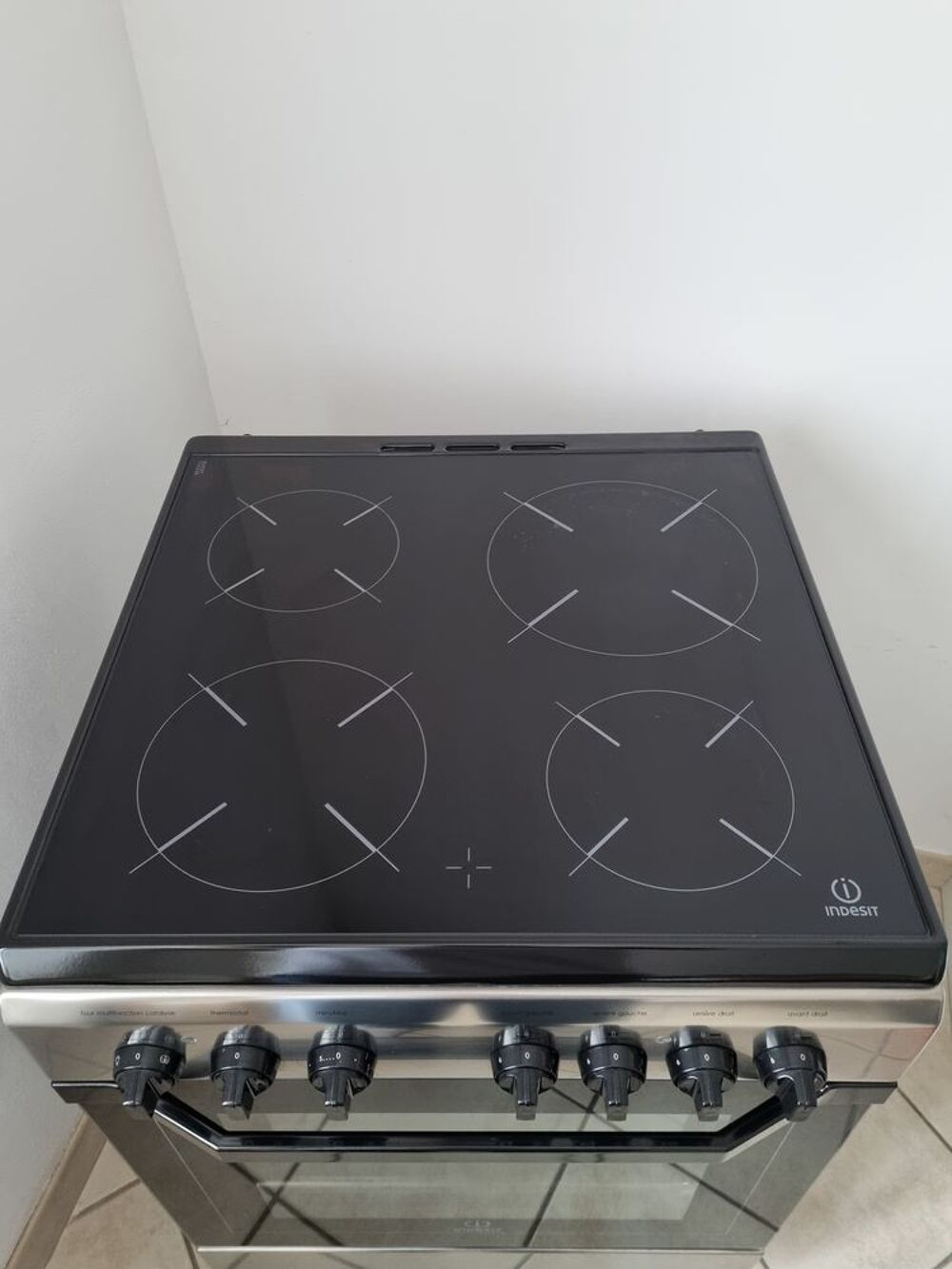 Cuisini&egrave;re vitroc&eacute;ramique Electroménager