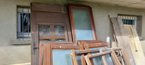 Lot  menuiserie de menuiserie bois :
80 Savigneux (01)