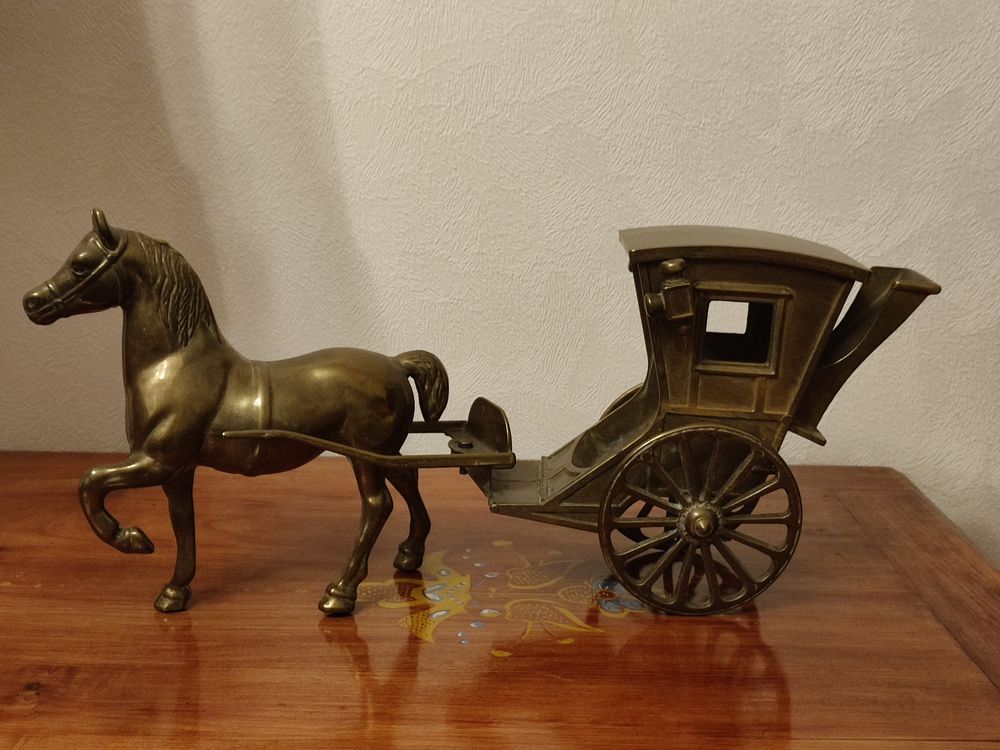 cheval cal&egrave;che laiton Décoration
