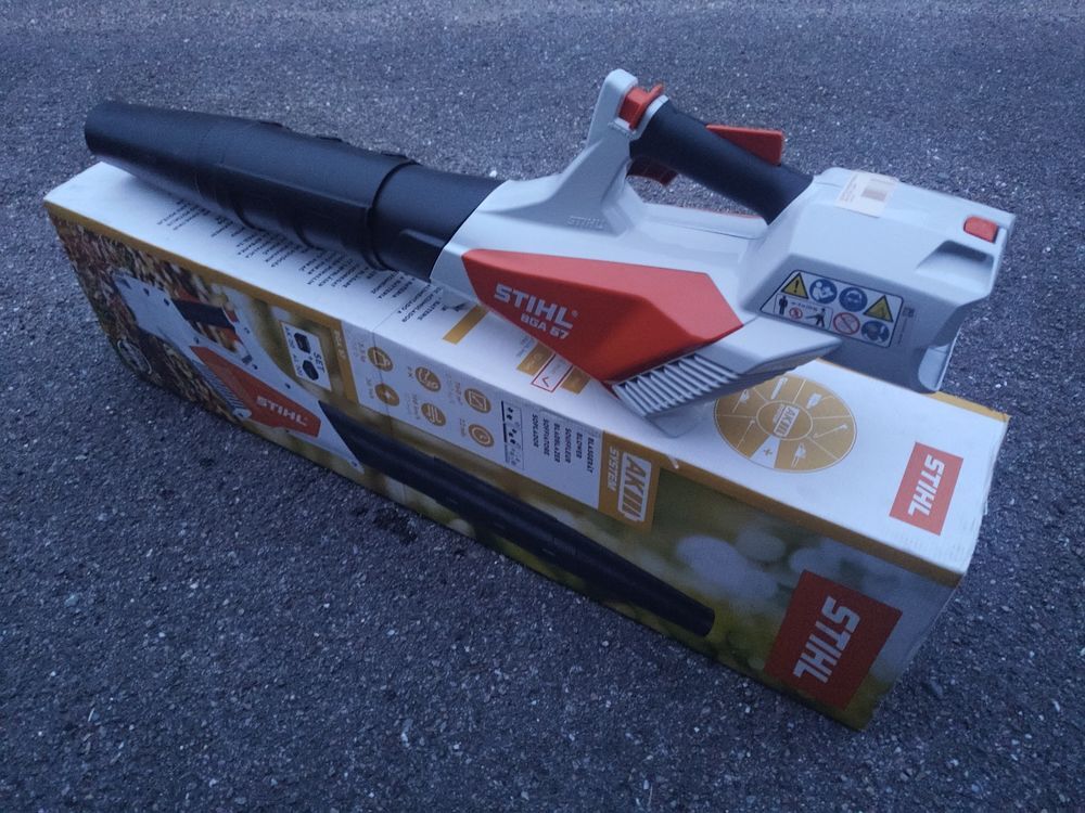   Souffleur STIHL BGA 57 + batterie AK20 + chargeur AL101 