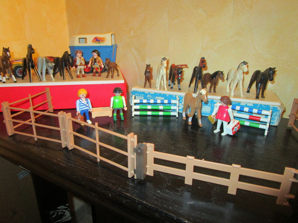 LOT PLAYMOBIL CHEVAUX +JEEP+CHEVAUX+ACCESSOIRES Jeux / jouets