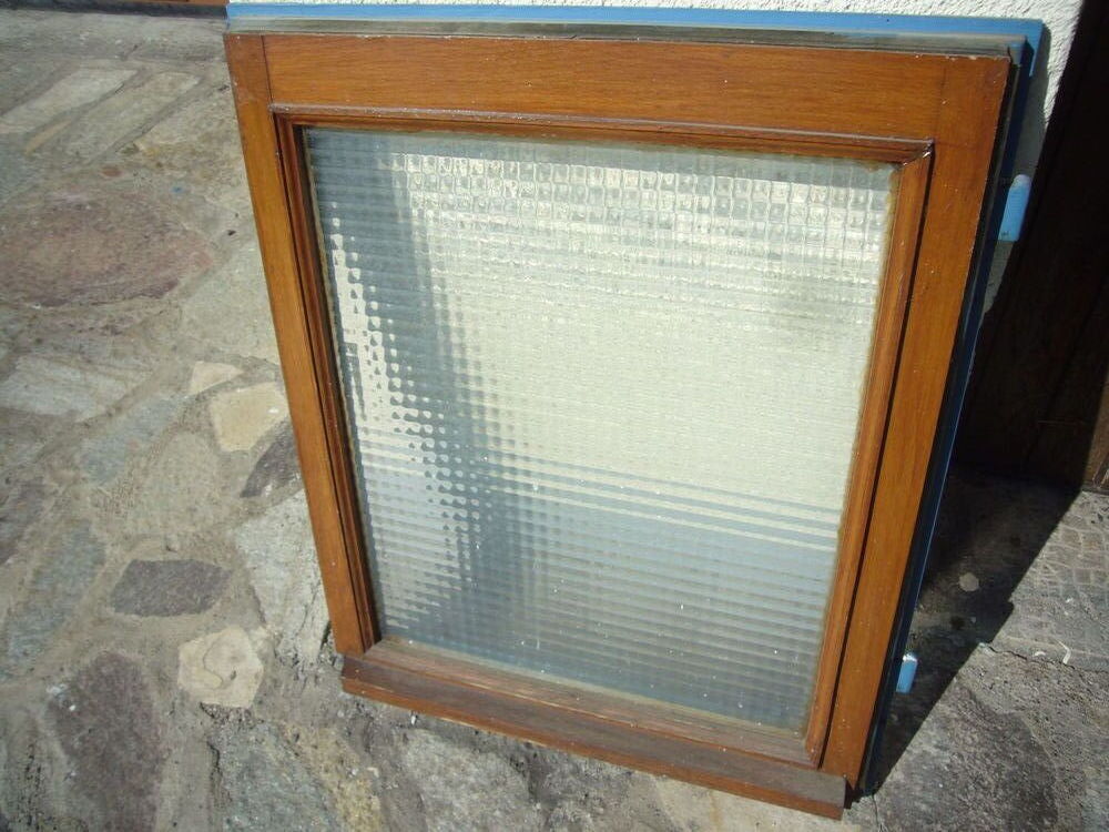 fen&ecirc;tre 1 ventail; ch&ecirc;ne; double vitrage (dont 1 d&eacute;poli
Bricolage