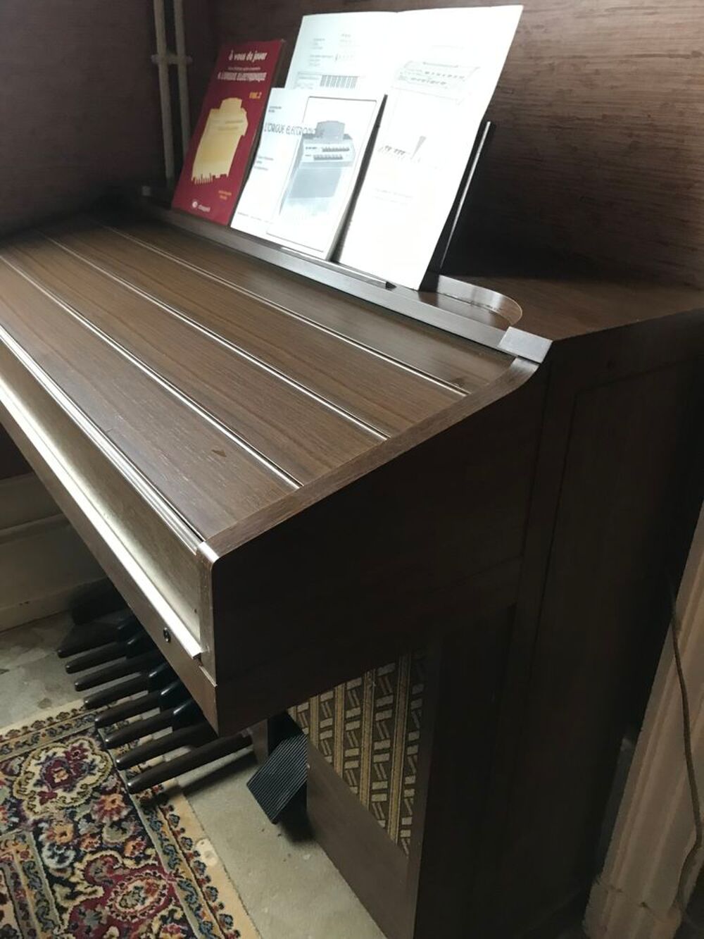 synth&eacute;tiseur Yamaha de 1982 environ, Instruments de musique
