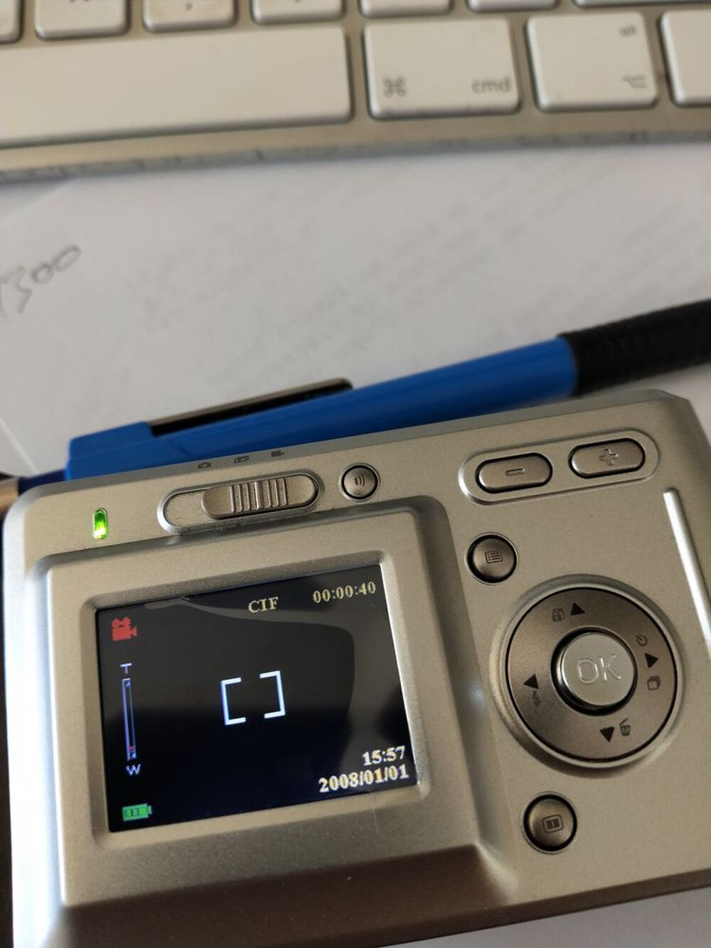 Deux appareils photos + une cafeti&egrave;re &agrave; pression Photos/Video/TV