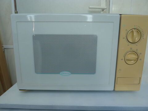 four micro ondes 20 Villenave-d'Ornon (33)